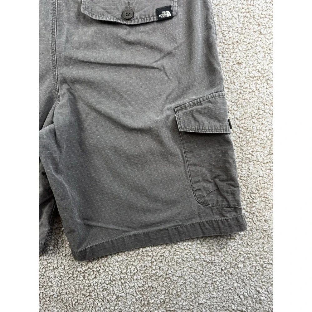 The North Face Men's Shorts Size 34 Gray Cargo Hiking Outdoor Casual